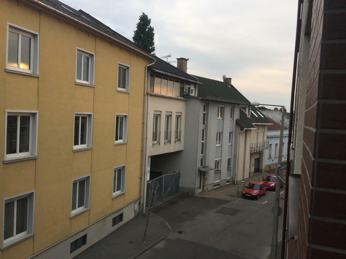 Simonffy Central Apartment Debrecen Exteriör bild